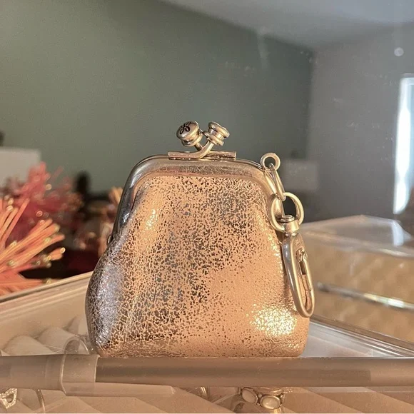 So Cute! Silver, Metallic Leather, Kiss-Lock HOBO Run Frame Coin Purse with Clip - Picture 6 of 7